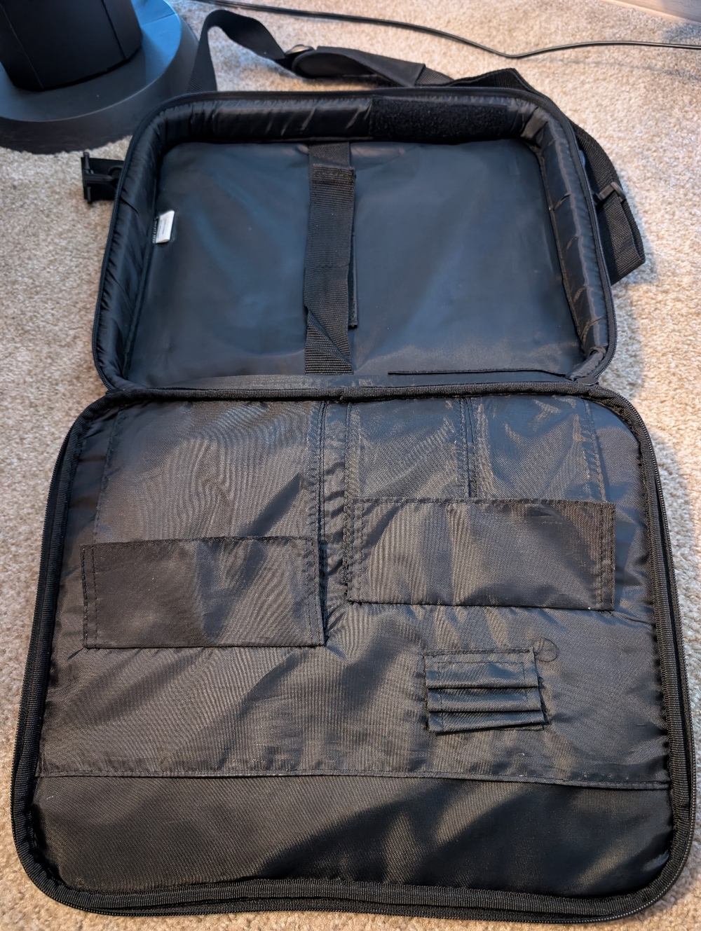 Targus Laptop Case With Handle - Picture 3 of 5